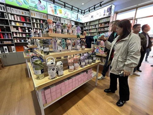 带你到临沂商场赶大集 兰山青联委员走进小商品城